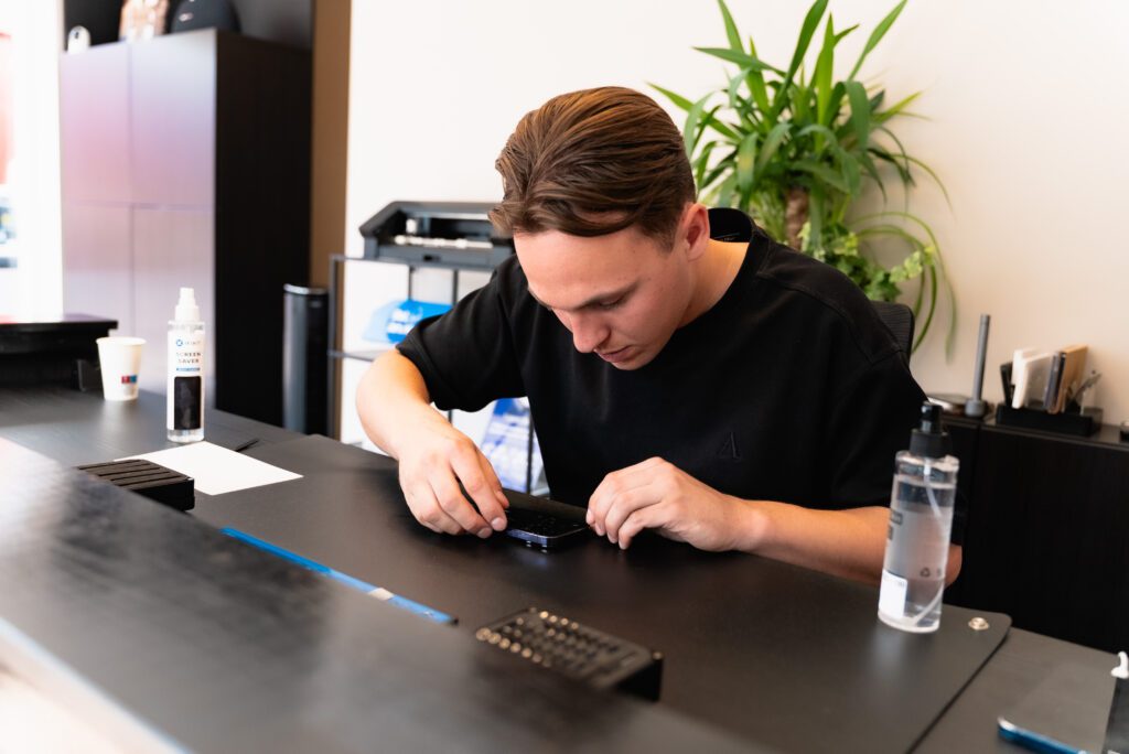 iPhone / Samsung / tablet reparatie in Castricum door Jan Martens