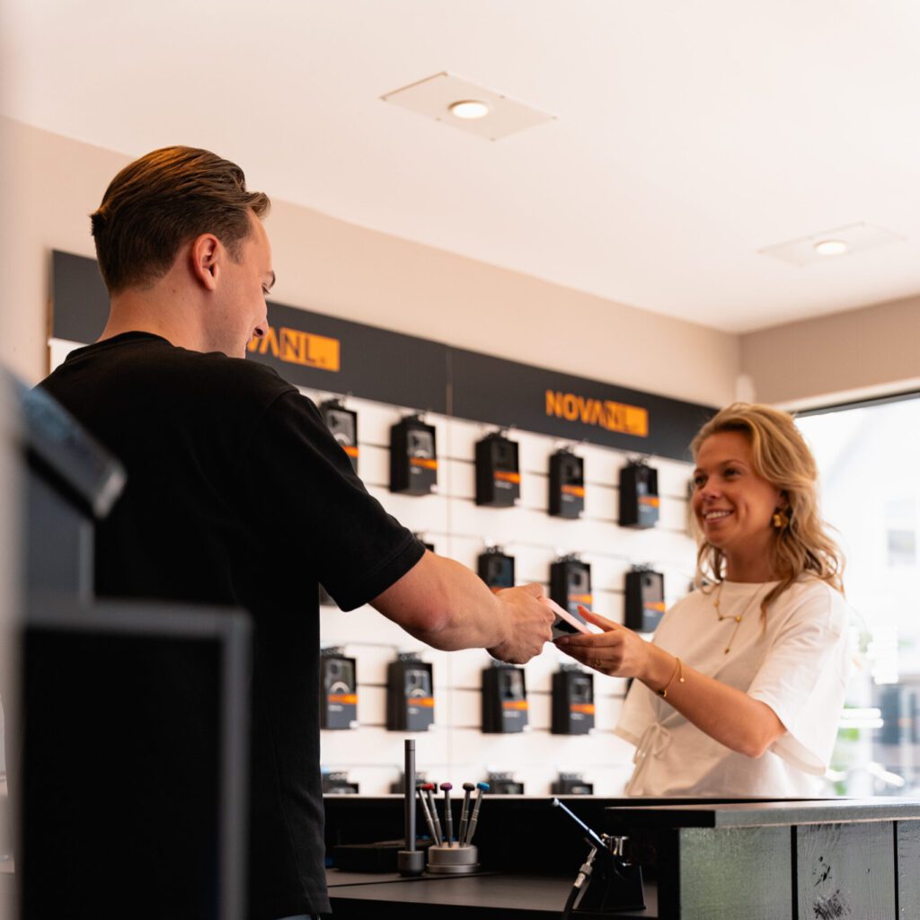 Telefoon reparatie Castricum – Jan Martens helpt een klant